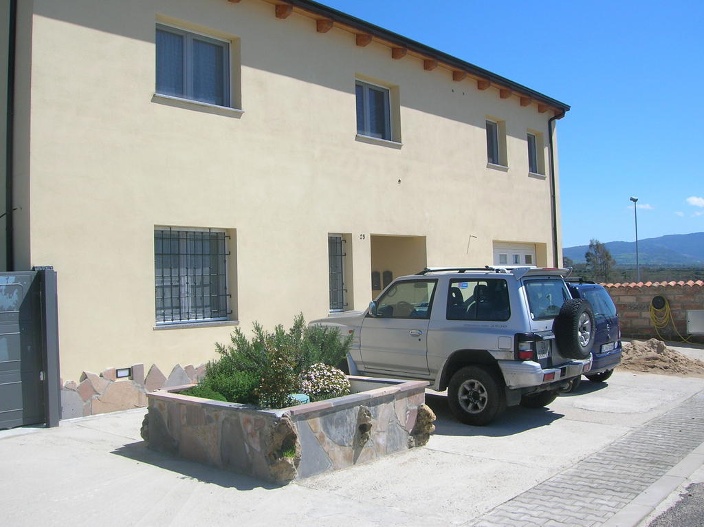 B&B S'Ena Suni Exterior photo